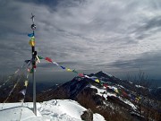 04 In vetta al Monte Ocone (anticima-croce 1363 m) con vista verso il Monte Tesoro